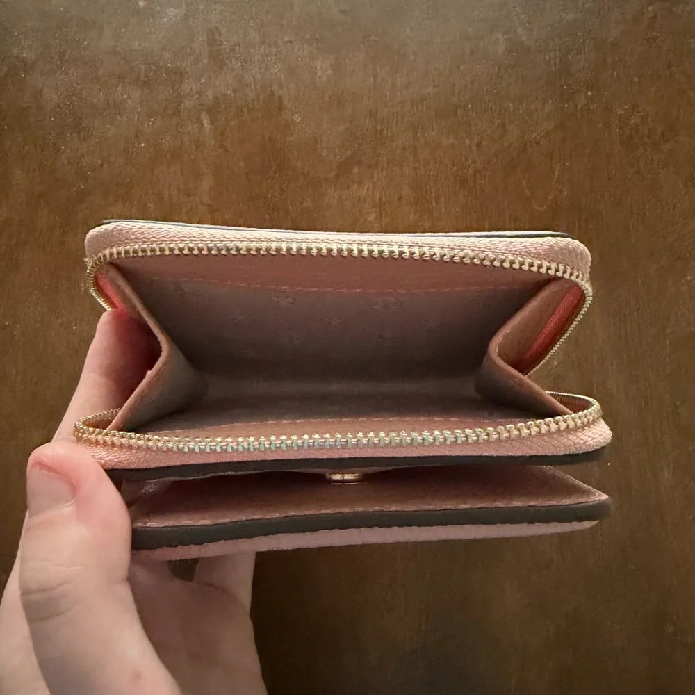 Tory Burch Thea Light Pink Pebbled Leather Bi-Fold Wallet - Picture 7 of 16